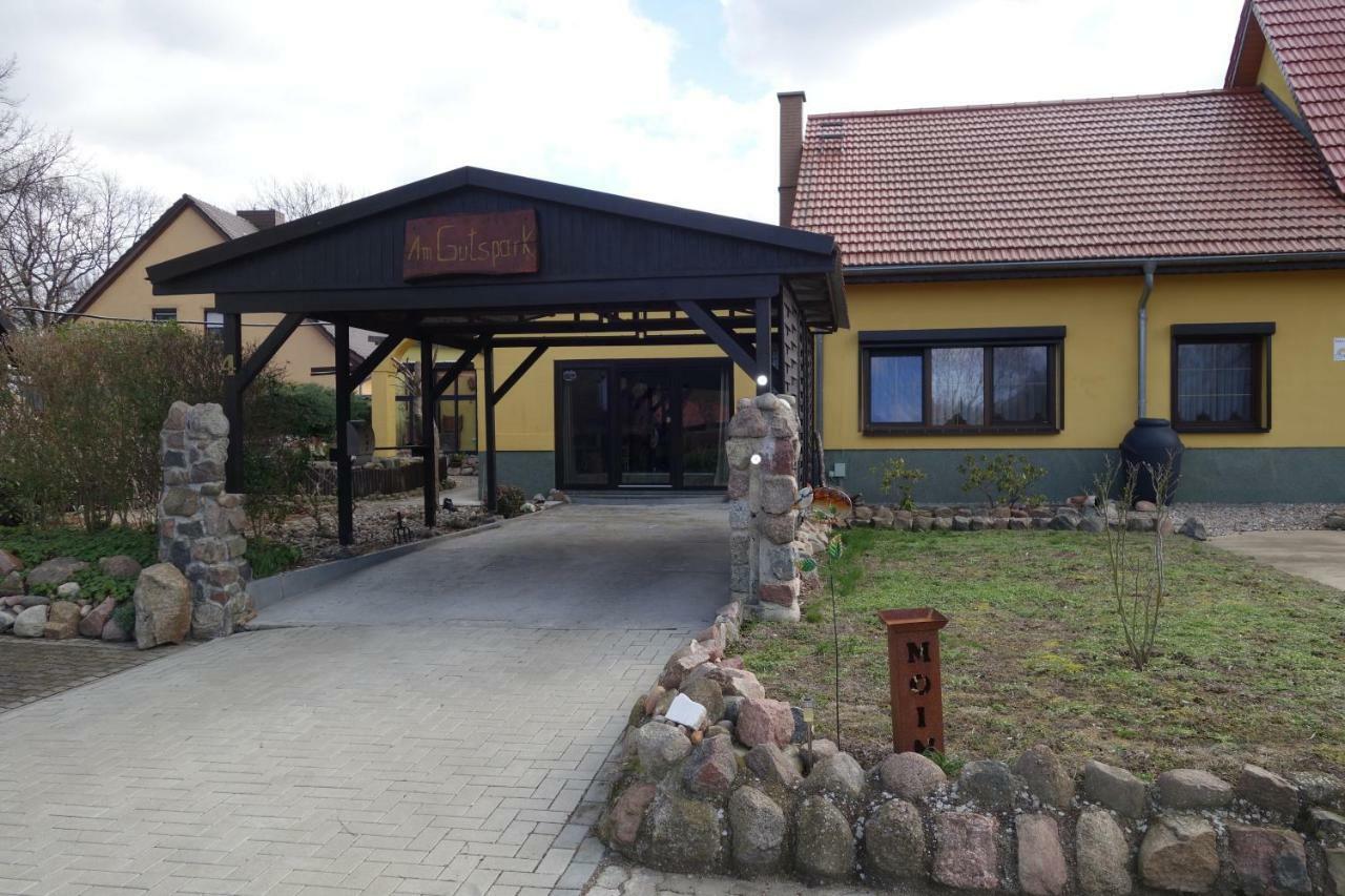 Ferienhaus "Am Gutspark" Alt Tucheband Kültér fotó